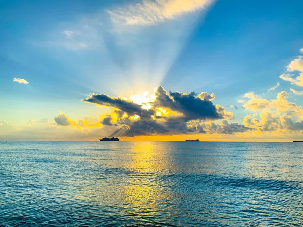 Nave Océano Atardecer Océano — Foto de Stock