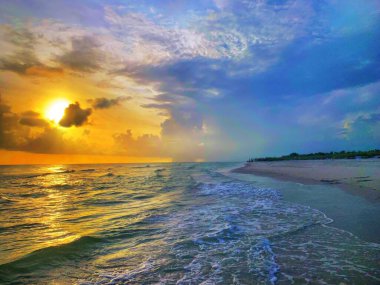 Kaplankuyruğu Sahili 'nde gün batımı San Marco Adası, Florida