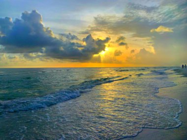 Kaplankuyruğu Sahili 'nde gün batımı San Marco Adası, Florida