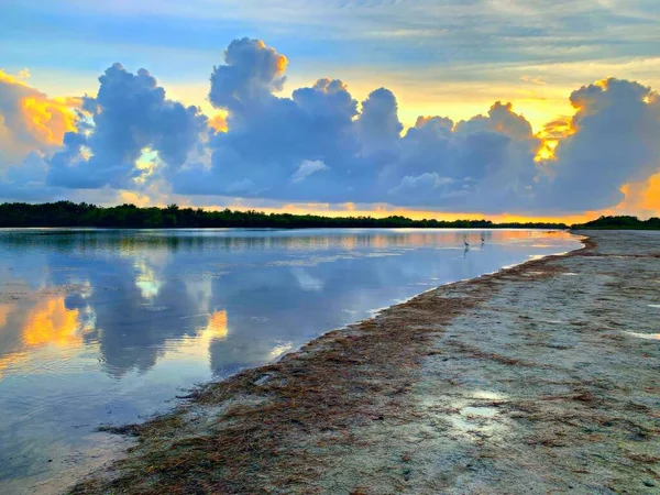 位于佛罗里达州圣马可岛虎尾海滩的落日 — 图库照片