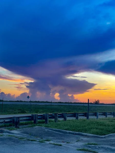 Louisiana Kasırga Sırasında Bataklıkta Yağmur Bulutları — Stok fotoğraf