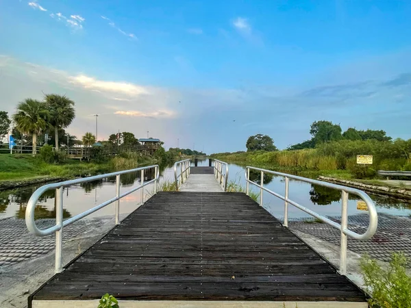 佛罗里达州布劳德县鳄鱼巷的休息站通往大沼泽地的船坡道 — 图库照片
