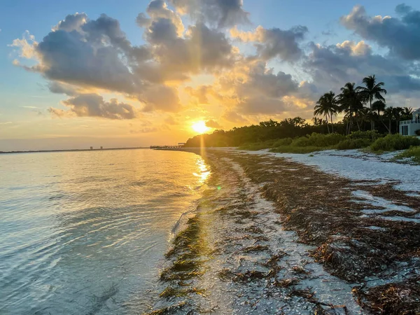 Grand Coucher Soleil Orange Derrière Paysage Plage — Photo