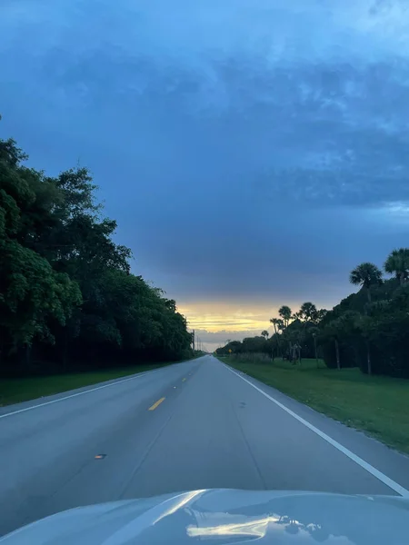 Vista Carretera Vacía Por Noche Durante Puesta Del Sol —  Fotos de Stock