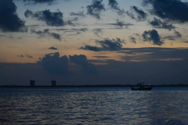Вид Кондоминиумы Через Залив Острова Фебель Восходе Солнца Стоковое Изображение
