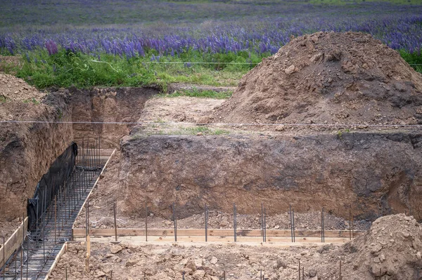 Början Byggandet Huset Med Förberedelse Att Hälla Betong Grunden Den — Stockfoto