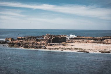 Essaouira Ramparts 'ın havadan panoramik görüntüsü, Essaouira, Fas' ta. Essaouira, Afrika kıtasında bulunan Fas devletinde bir şehirdir..