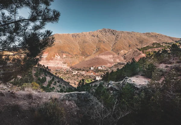 Sunrise in the high Atlas mountains in Morocco near small village of imlil. Blue sky and hiking path. Houses in the background. Travel conept during summer. — Stock Photo, Image