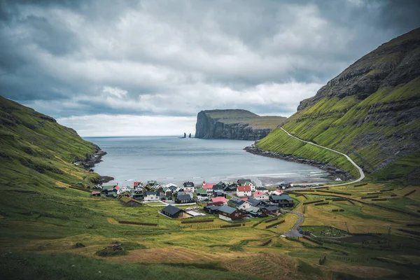 Tjornuvik bella città nelle Isole Faroe, sedersi sulla costa nord di Streymoy, Bella Scandinavia Village, Situato sulle Isole Faroe, Insediamento sulle Isole Faroe, Danimarca — Foto Stock