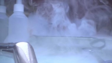 aşırı yakın plan, diş ve diş araçları ile insan çene maketi 