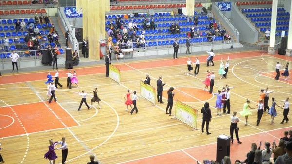 Editorial. Rusia, Krasnodar, 14 de noviembre de 2020. campeonato de baile de salón — Foto de Stock
