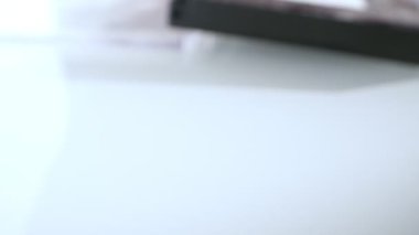 Son derece yakın plan, detaylı. Kullanılmış kozmetik içeren palet