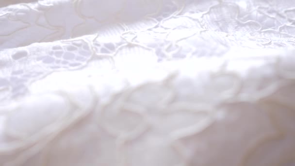 Tissu comme fond. 4k, slow motion, dentelle blanche avec imprimé rose — Video