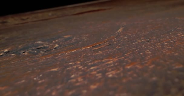 Ahşabı taklit eden dekoratif alçıların detaylı yakın çekimi — Stok video