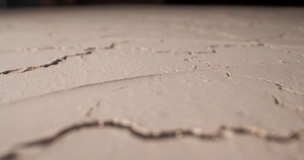 装饰石膏工艺的细部特写表面。米色阴影 — 图库视频影像