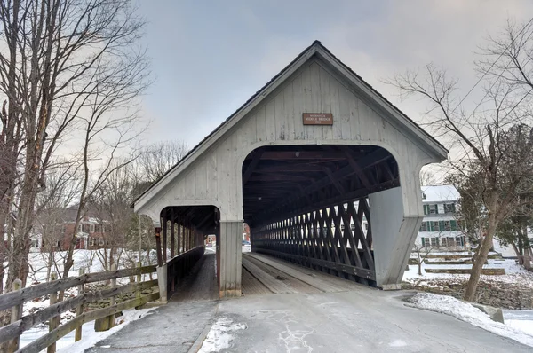 Orta üstü kapalı köprü - Vermont — Stok fotoğraf