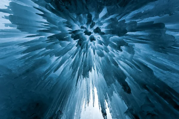 Genomskinlig blå Ice Castle — Stockfoto