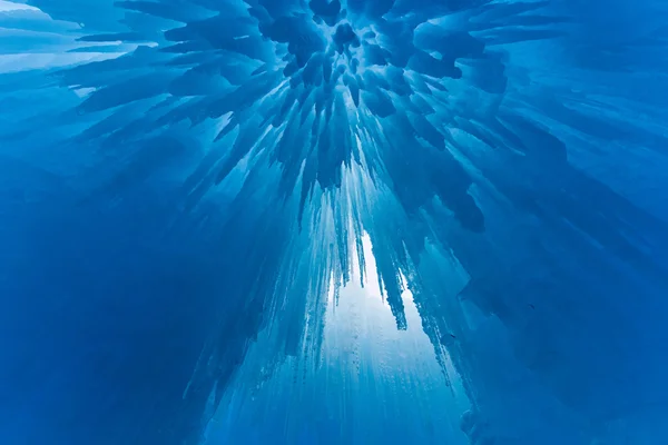 Genomskinlig blå Ice Castle — Stockfoto