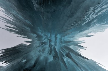 Yarı saydam mavi buz Kalesi