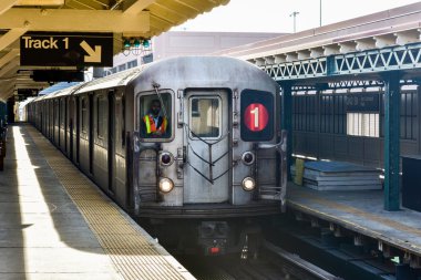 242 sokak istasyonu - Nyc metro