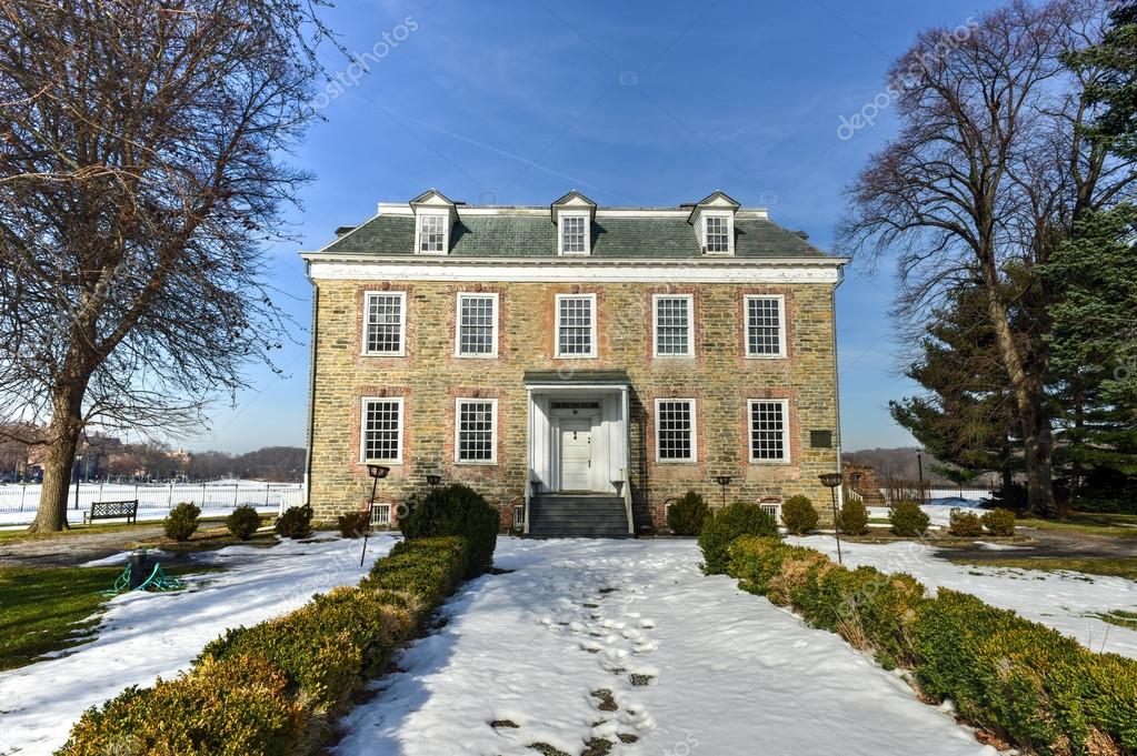 Van Cortlandt Manor House — Stock Photo © demerzel21 103200372