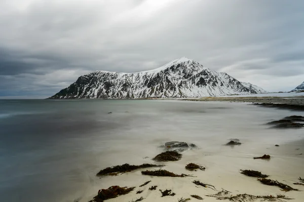 Skagsanden beach, Lofoten ostrovy, Norsko — Stock fotografie