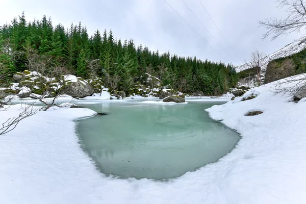 Jezioro Storvatnet - Lofotach, Norwegia — Zdjęcie stockowe