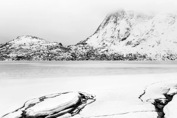 Storvatnet Lake - Lofoten ostrovy, Norsko — Stock fotografie