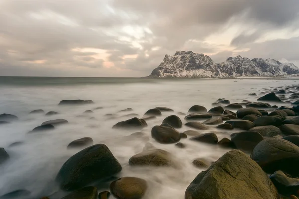 Spiaggia di Utakleiv, Isole Lofoten, Norvegia — Foto Stock