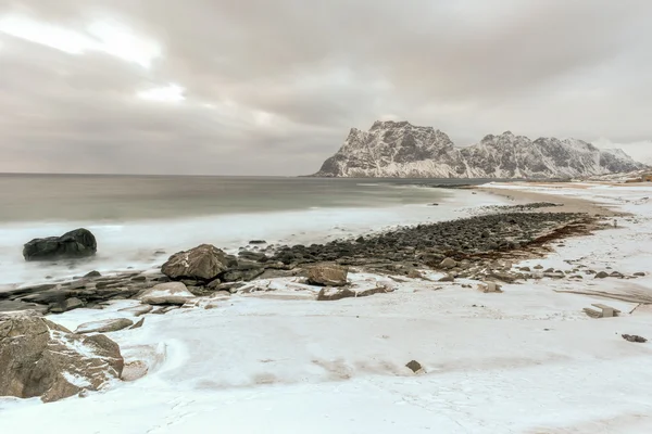Пляж Утаклеев, Лофские острова, Норвегия — стоковое фото