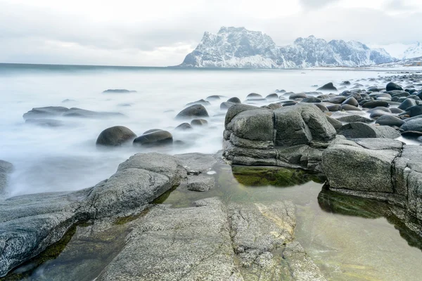 Playa de Utakleiv, Islas Lofoten, Noruega — Foto de Stock