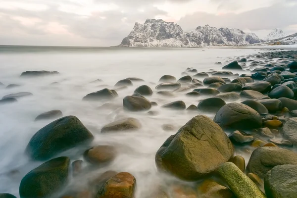 Playa de Utakleiv, Islas Lofoten, Noruega — Foto de Stock