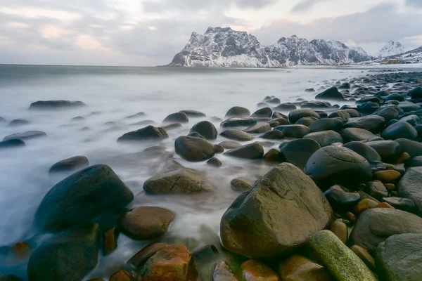 Playa de Utakleiv, Islas Lofoten, Noruega — Foto de Stock