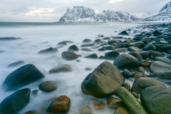 Playa de Utakleiv, Islas Lofoten, Noruega — Foto de Stock