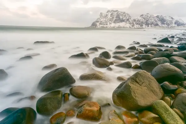 Spiaggia di Utakleiv, Isole Lofoten, Norvegia — Foto Stock