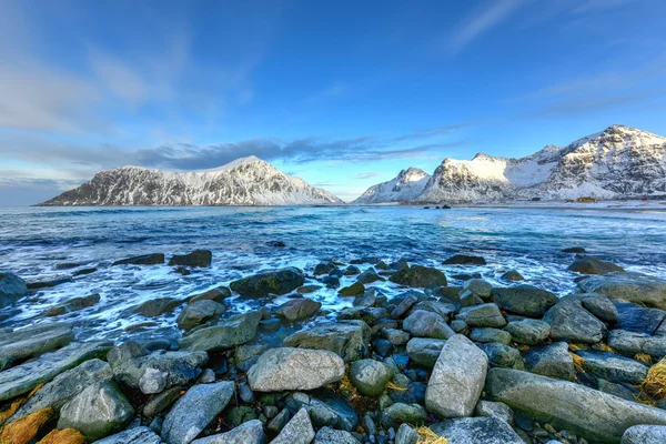 Пляж Скагсанден, Лофотенские острова, Норвегия — стоковое фото