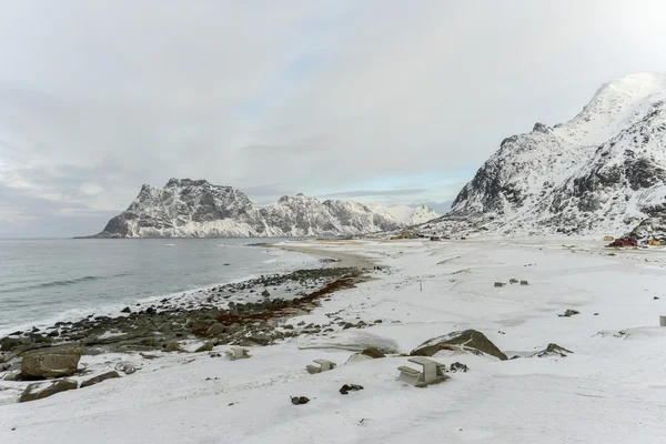 Пляж Утаклиева, Лофотенские острова, Норвегия — стоковое фото