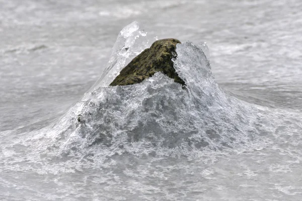 Rock Cracking Ice, Lofoten Islands, Noruega — Fotografia de Stock