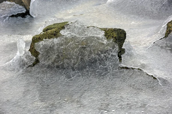 Rock, praskání ledu, Lofoten ostrovy, Norsko — Stock fotografie