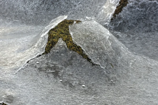 Rock, praskání ledu, Lofoten ostrovy, Norsko — Stock fotografie