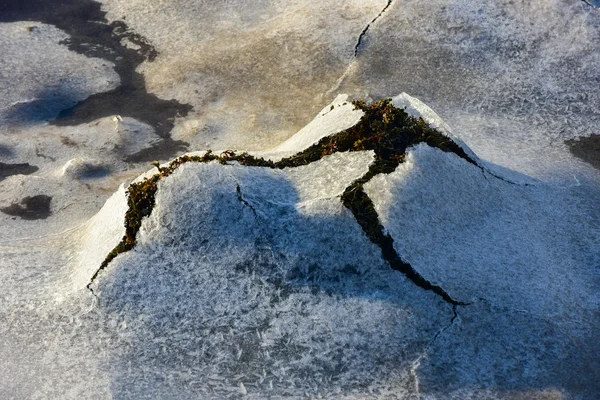 Rock Cracking Ice, Lofoten Islands, Noruega — Fotografia de Stock