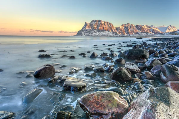 Playa de Utakleiv, Islas Lofoten, Noruega — Foto de Stock