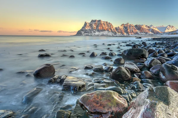 Praia de Utakleiv, ilhas Lofoten, Noruega — Fotografia de Stock