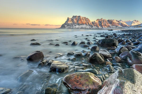 Praia de Utakleiv, ilhas Lofoten, Noruega — Fotografia de Stock