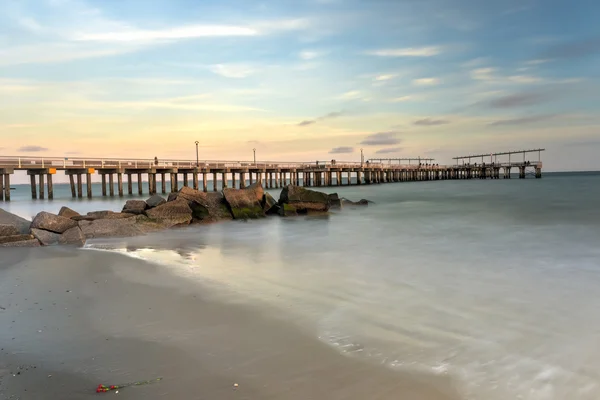 Coney Island Beach and Pier — Stock Photo, Image