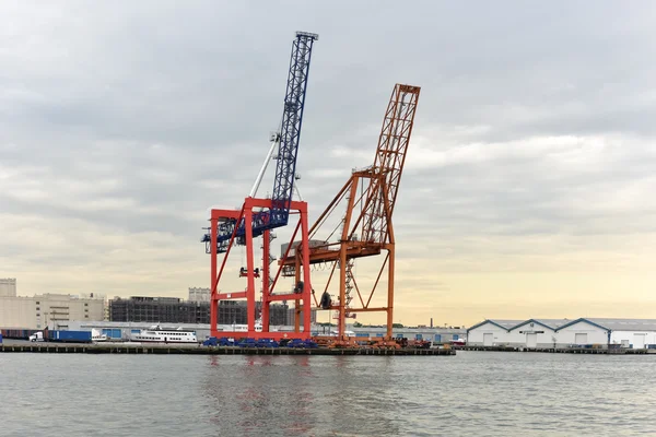 Industriële Cargo kranen - Brooklyn, New York — Stockfoto