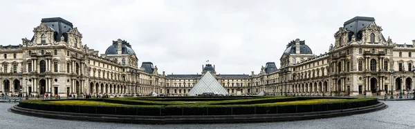 Музей Лувр - Париж, Франція — стокове фото