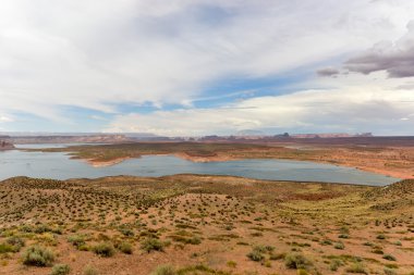 Glen Canyon Barajı üzerinden Lake Powell