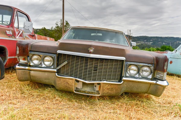 Roesten van auto in Junk Yard — Stockfoto