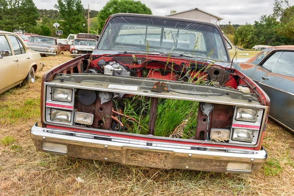 Rusting Car in Junk Yard — Stock Photo, Image